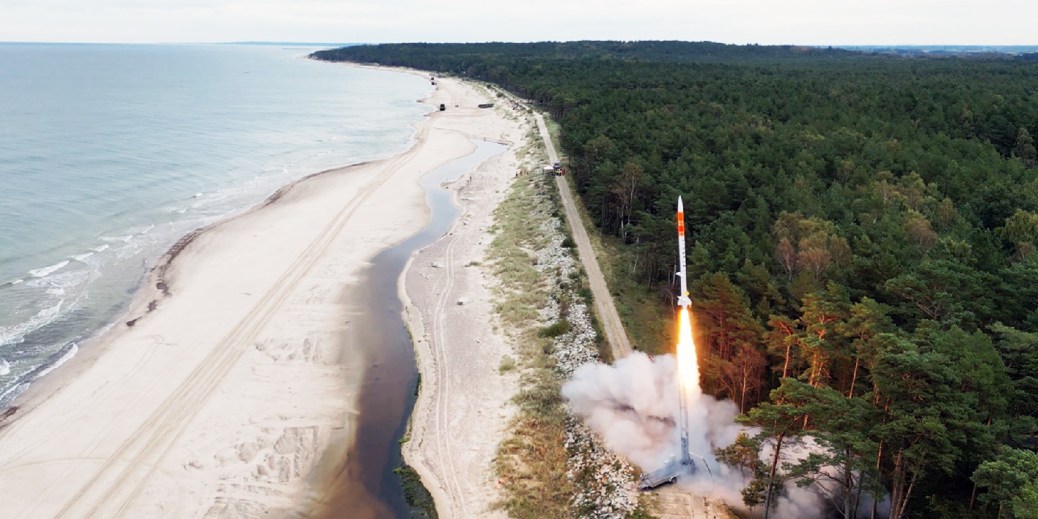 Boosting SpaceForest commercial sounding rocket